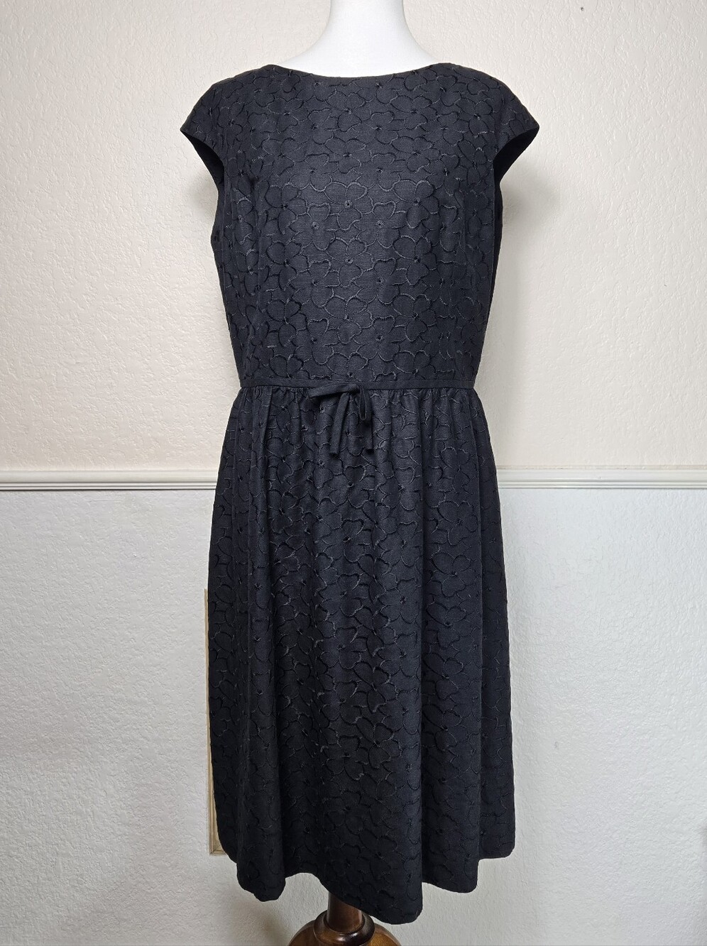 Anne Klein Black Cap-Sleeve Linen Blend Embroidored Midi Dress